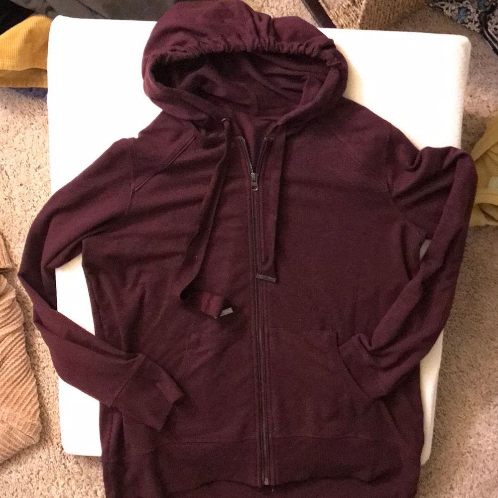 Plum/zip up with hood and slit sleeves